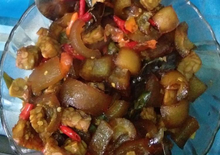 Tumis kikil tempe cabai hijau