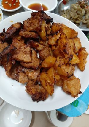 Hình của món Thịt nướng xả khoai tây.