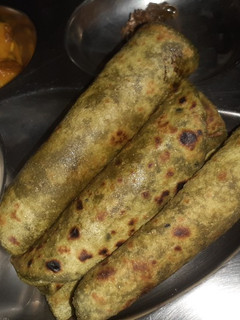 गुजरात की फेमस पालक थेपला (gujarat ki famous palak thepla recipe in Hindi) रेसिपी मुख्य फोटो