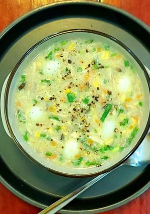 Hình của món Súp gà, nấm rơm.