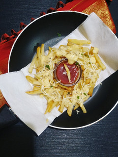 फ्रेंच फ्राइज विद चीज़ सॉस (French Fries with Cheese sauce recipe in Hindi) रेसिपी मुख्य फोटो