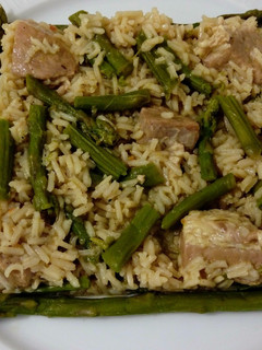 Una foto de Arroz con secreto ibérico y espárragos