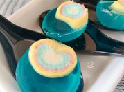 Una foto de gelatina azul