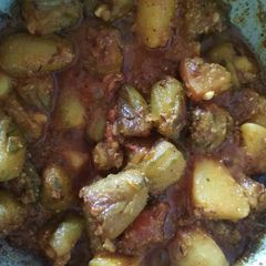 A picture of Potato parwal curry (aloo potoler dalna).