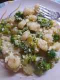 Ñoquis de semolin (sin huevo) con brócoli