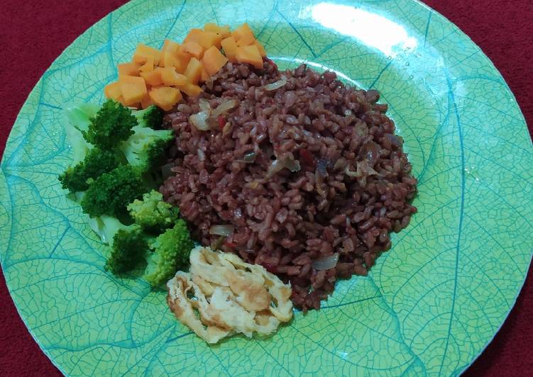 Panduan Menyiapkan Nasi goreng nasi merah Super Lezat