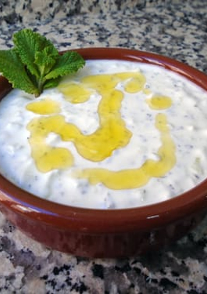 Una foto de Tzatziki griego