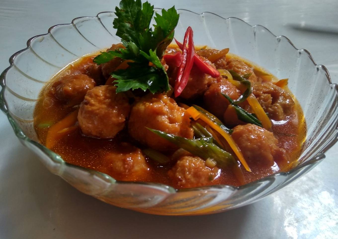 Bola ayam saus tomat