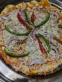 વેજ. પિઝા(Veg pizza recipe in Gujarati) રેસીપી મુખ્ય ફોટો