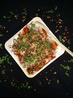 દહીં પાપડી ચાટ (Dahi Papdi Chaat Recipe In Gujarati) રેસીપી મુખ્ય ફોટો