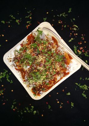 દહીં પાપડી ચાટ (Dahi Papdi Chaat Recipe In Gujarati) રેસીપી મુખ્ય ફોટો