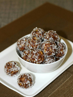 A picture of Dates and Nuts Ladoo.