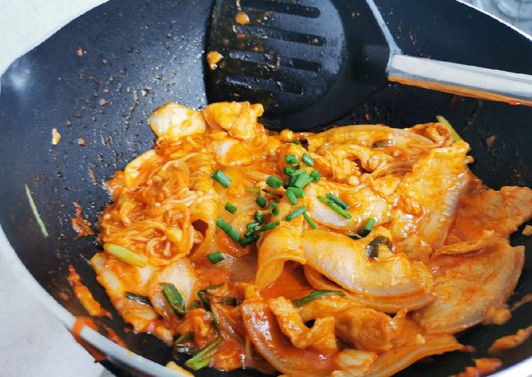 หมูผัดกิมจิ