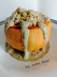 Una foto de Calabaza rellena de quinoa y champiñones