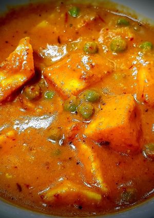 A picture of Matar Paneer.