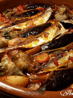 Una foto de Cazuela de jureles al horno con alcachofas y berenjenas