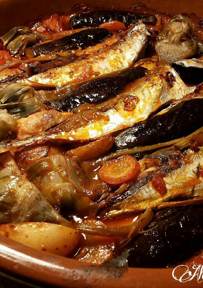 Una foto de Cazuela de jureles al horno con alcachofas y berenjenas