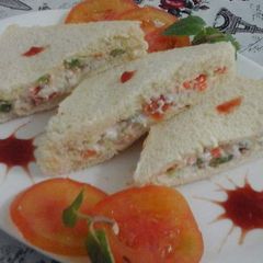 A picture of Veg sandwich with hang curd.
