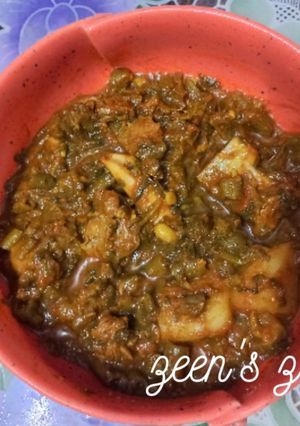 A picture of Paalak Phalli Gosht (French Beans and Spinach Non-Veg Curry).