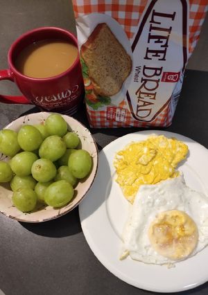 A picture of Bread and Egg Breaky.