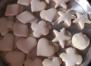 Una foto de Galletitas de limón sin tacc bañadas con glacé