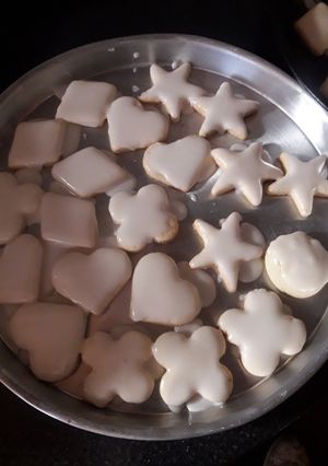 Una foto de Galletitas de limón sin tacc bañadas con glacé