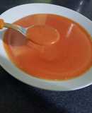 Sopa crema de remolacha, en sopera punktal