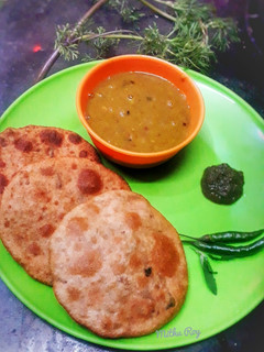 उड़द दाल कचौड़ी (urad dal kachori recipe in Hindi) रेसिपी मुख्य फोटो