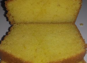 Una foto de Budín de limón con crema de leche