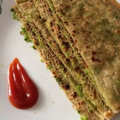 A picture of Peas Paratha.