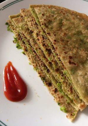 A picture of Peas Paratha.