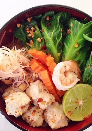 รูปของ บะหมี่แห้งลูกชิ้นอกไก่ต้มยำ