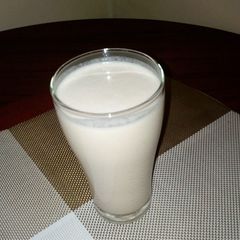 A picture of Banana_peanut butter smoothie.