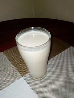 A picture of Banana_peanut butter smoothie.