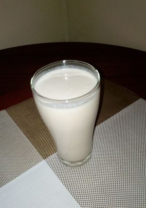 A picture of Banana_peanut butter smoothie.