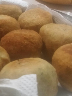 Una foto de Bombas de Papa rellenas con queso