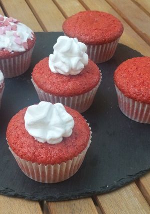 Una foto de Cupcakes Red Velvet Veganos