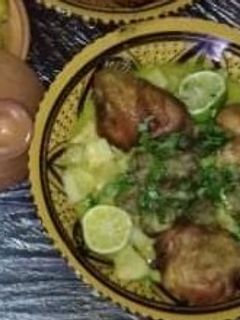 صورة لوصفة مرقة بيضاء بالزيتون والدجاج