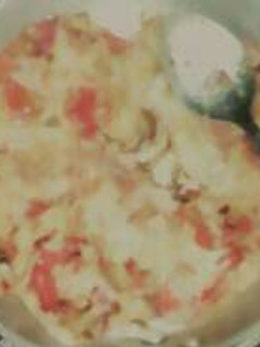 A picture of Fried eggs served with ugali.