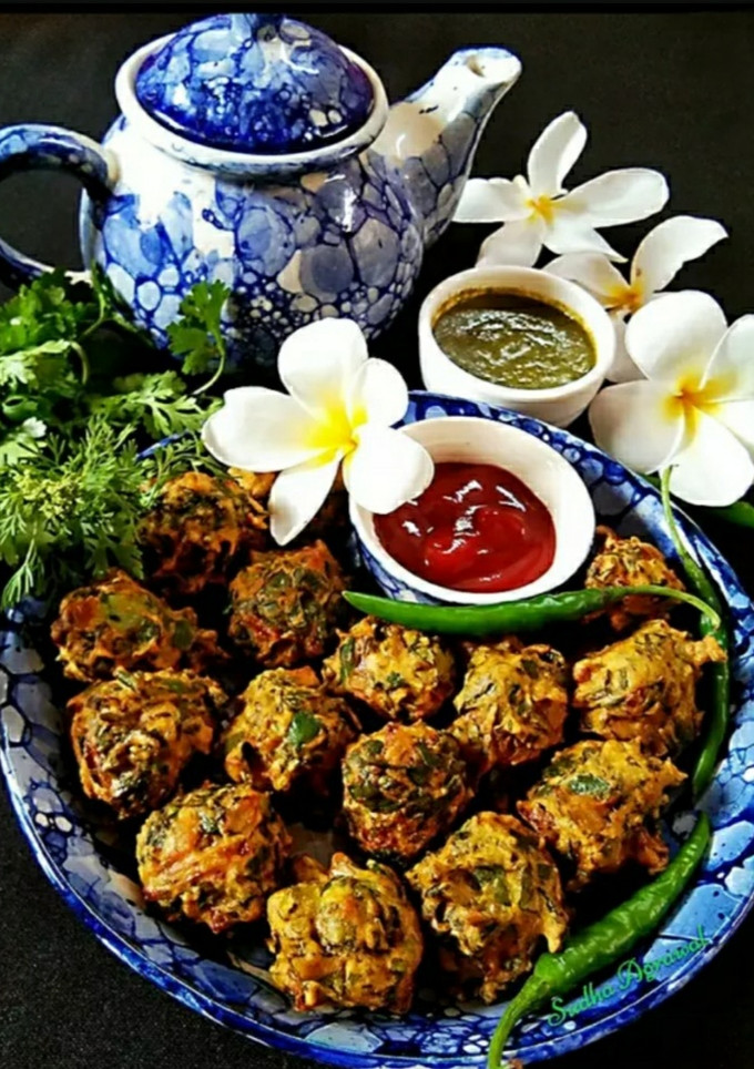 पालक मिक्स पकौड़ा (Palak mixed Pakoda recipe in hindi) रेसिपी मुख्य फोटो