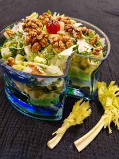 عکسی از دستور سالاد گردو و کرفس