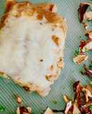 Lasaña de atún y vegetales con bechamel de setas y piñones