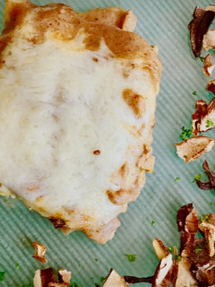 Una foto de Lasaña de atún y vegetales con bechamel de setas y piñones