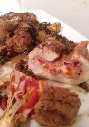 Una foto de Supremas rellenas con salsa de hongos al vino tinto 