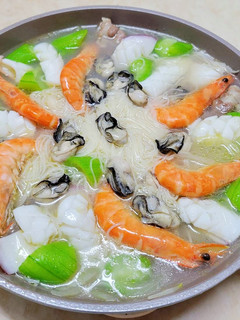 海鮮.豬肉.小卷.蝦子.白蝦.絲瓜.麵線湯 家常菜 的食譜成品照片