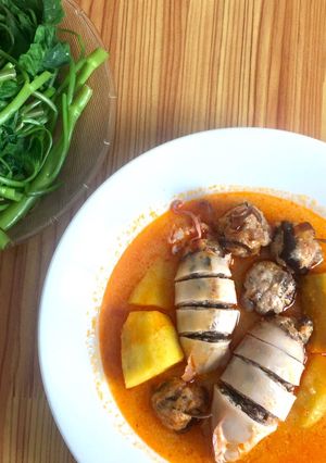 Hình của món Cà ri mực.