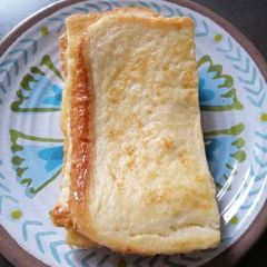 A picture of French Toast.