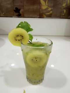 કીવી મોજીટો રેસીપી મુખ્ય ફોટો