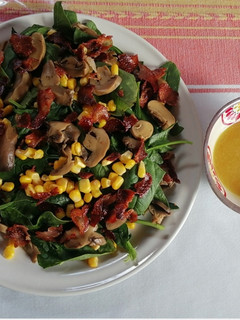 Una foto de Ensalada de espinacas con tocino