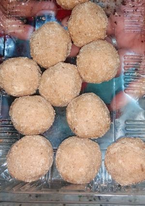 आटे के लड्डू (atte ke ladoo recipe in Hindi) रेसिपी मुख्य फोटो